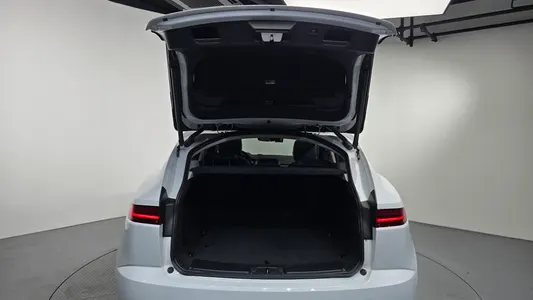 Jaguar E-PACE P250 SE 2020 27