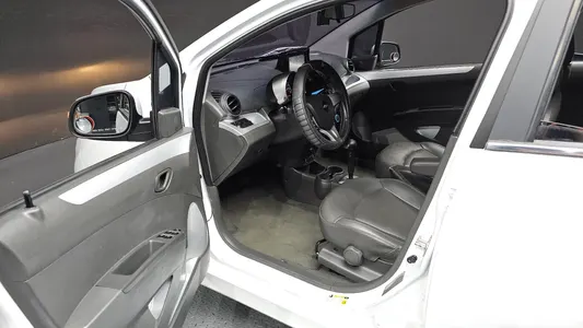 Chevrolet Spark LT 2013 10