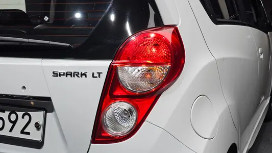 Chevrolet Spark LT 2013 24