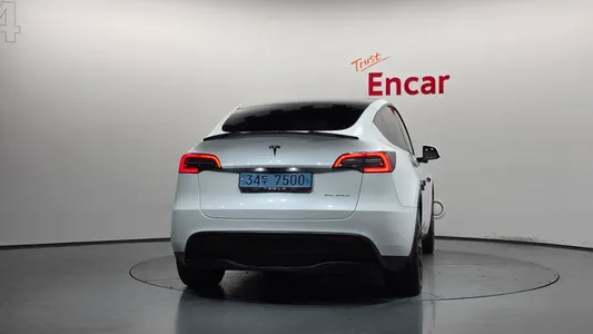 Tesla Y AWD 2021 4