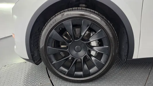 Tesla Y AWD 2021 5