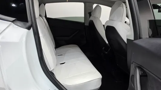 Tesla Y AWD 2021 11