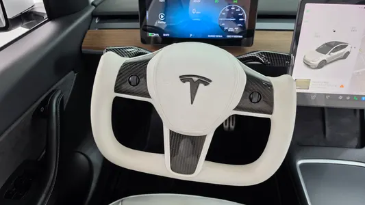 Tesla Y AWD 2021 14