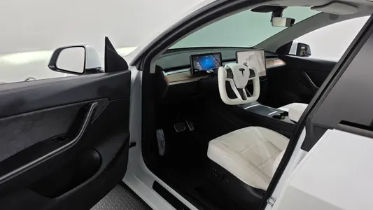Tesla Y AWD 2021 10