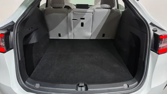 Tesla Y AWD 2021 18