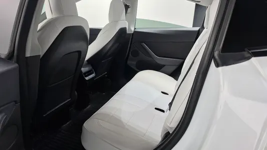 Tesla Y AWD 2021 19