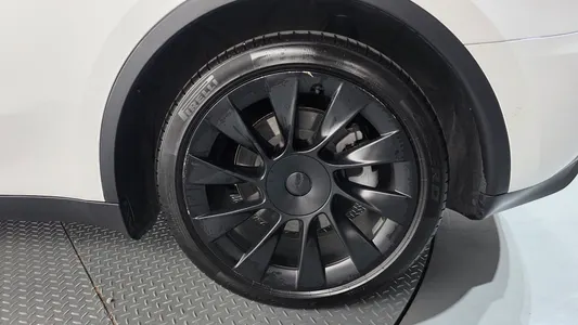 Tesla Y AWD 2021 21