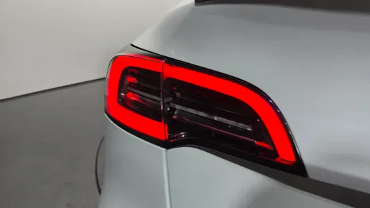 Tesla Y AWD 2021 23