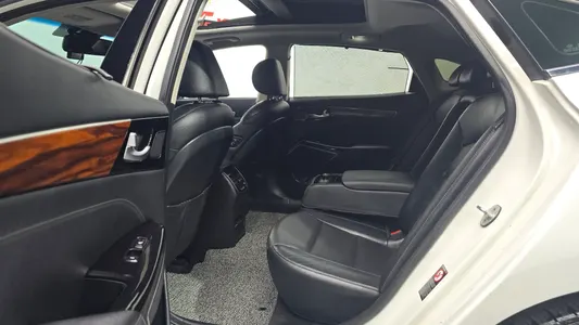 Kia K7 3.0 LPI () 2017 12