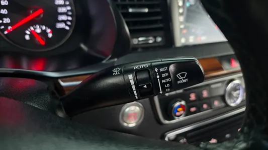 Kia K7 3.0 LPI () 2017 19