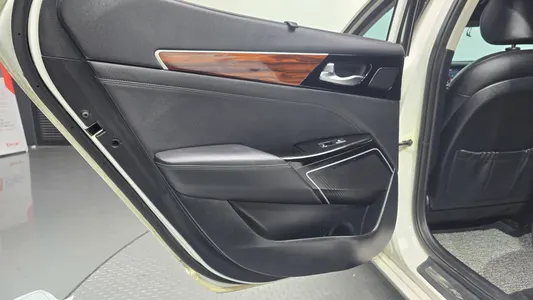 Kia K7 3.0 LPI () 2017 26