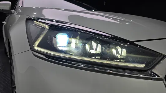 Kia K7 3.0 LPI () 2017 23