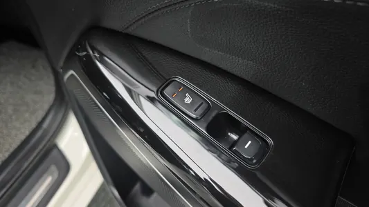 Kia K7 3.0 LPI () 2017 28
