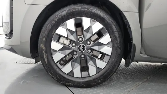 Hyundai Staria 4WD 9 2022 5