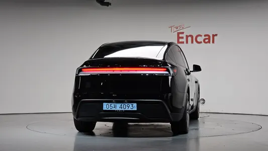Tesla Y RWD 2025 4