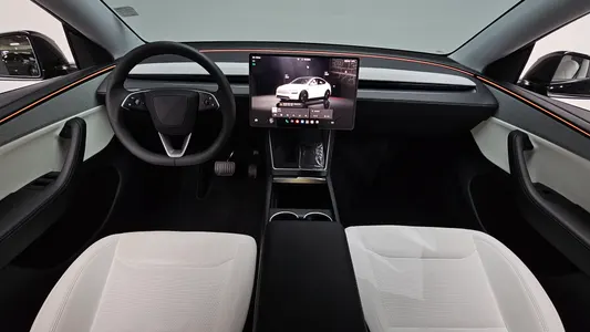 Tesla Y RWD 2025 7