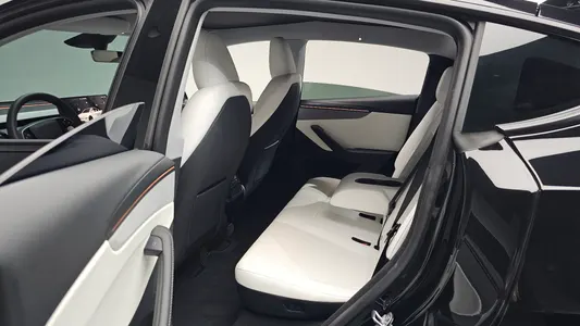 Tesla Y RWD 2025 11