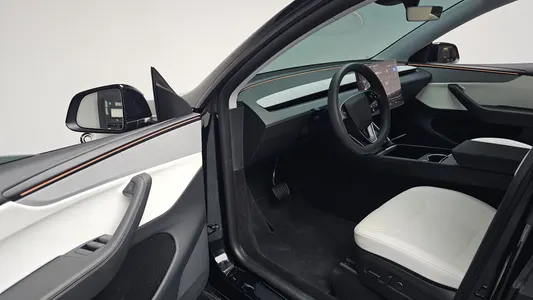Tesla Y RWD 2025 10