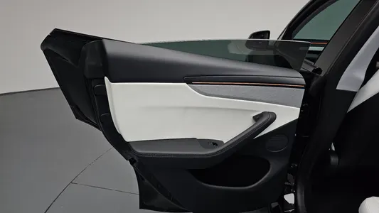 Tesla Y RWD 2025 26