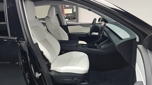 Tesla Y RWD 2025 27