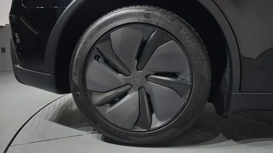 Tesla Y RWD 2025 22