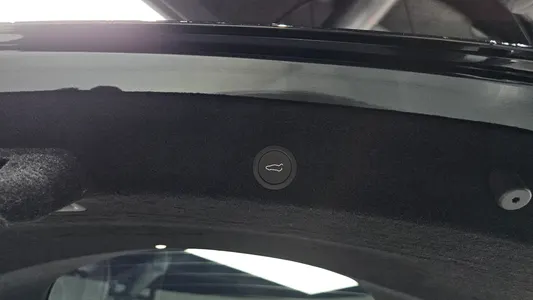 Tesla Y RWD 2025 28