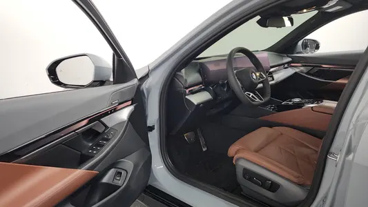 BMW 5 Series (G60) 530i xDrive M 2025 10