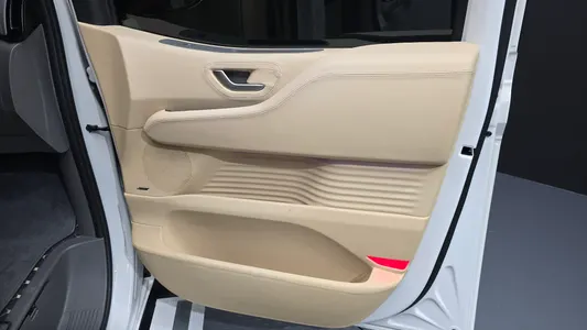 Hyundai Staria 4WD 2023 25