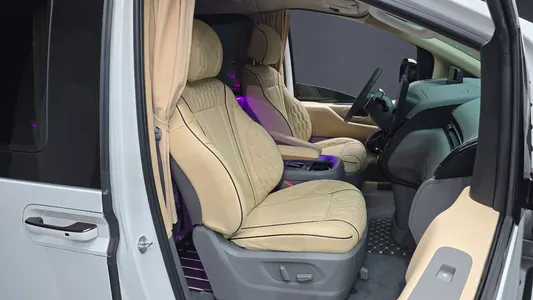 Hyundai Staria 4WD 2023 26
