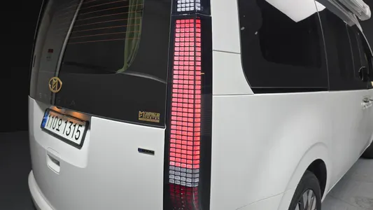Hyundai Staria 4WD 2023 23