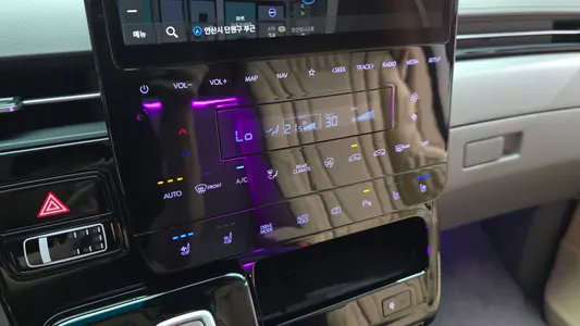 Hyundai Staria 4WD 2023 36