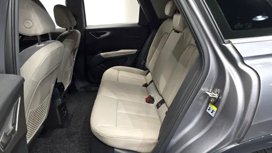 Audi Q4 e- (F4) 40 2022 11