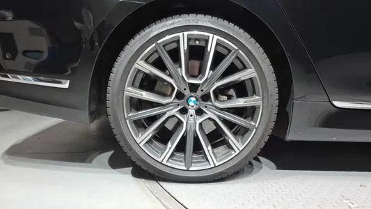 BMW 7 Series (G11) 745Le i M 2020 5