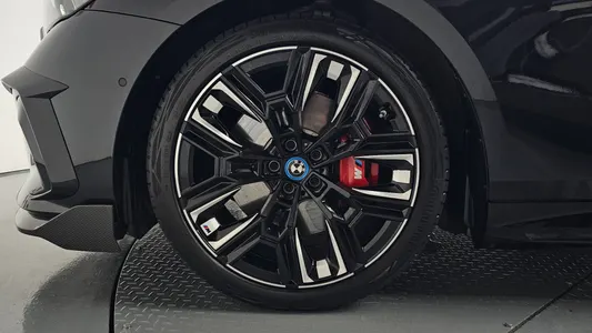 BMW i5 (G60) M60 xDrive 2025 4