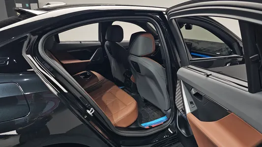 BMW i5 (G60) M60 xDrive 2025 11