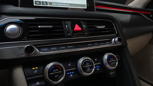 Genesis G70 2.0T AWD 2020 33