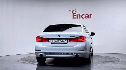 BMW 5 Series (G30) 530i 2019 4