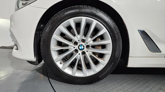 BMW 5 Series (G30) 530i 2019 5