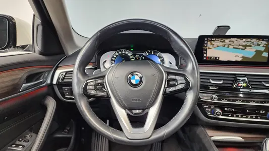 BMW 5 Series (G30) 530i 2019 12