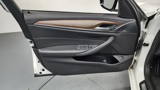 BMW 5 Series (G30) 530i 2019 24