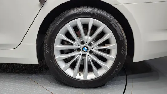 BMW 5 Series (G30) 530i 2019 21