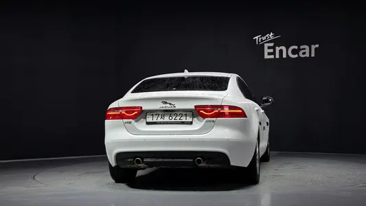 Jaguar XE 20t 2018 4