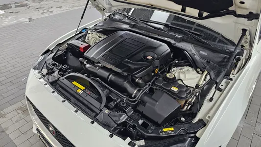 Jaguar XE 20t 2018 6
