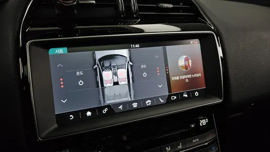 Jaguar XE 20t 2018 17