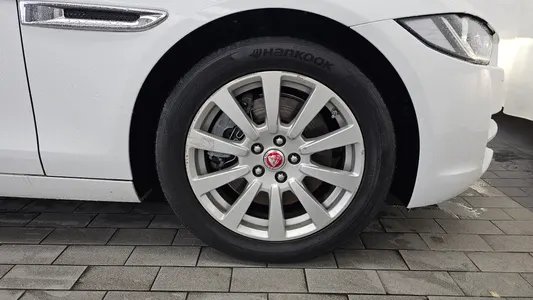 Jaguar XE 20t 2018 20
