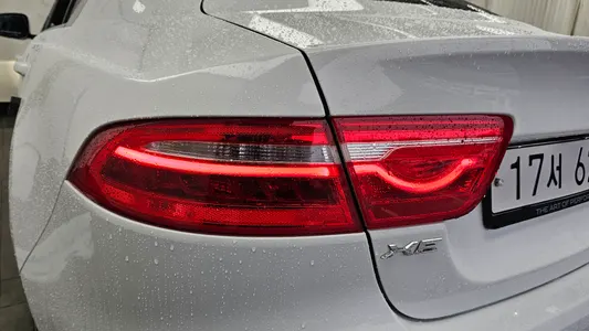 Jaguar XE 20t 2018 22
