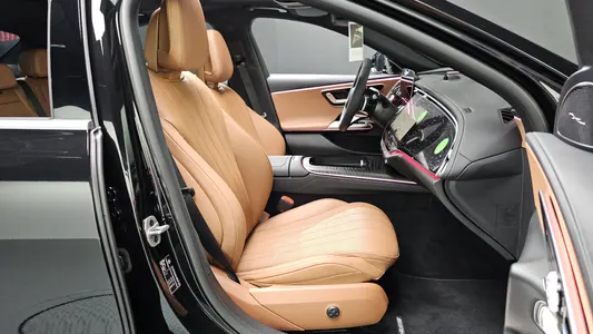 Mercedes-Benz E-Class W214 E300 4MATIC AMG Line 2025 12