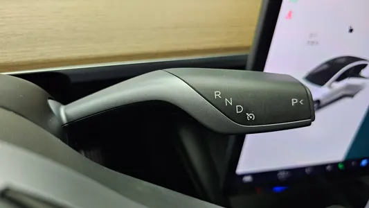 Tesla Y AWD 2021 9