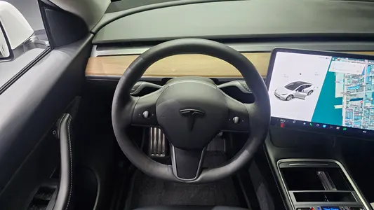 Tesla Y AWD 2021 13