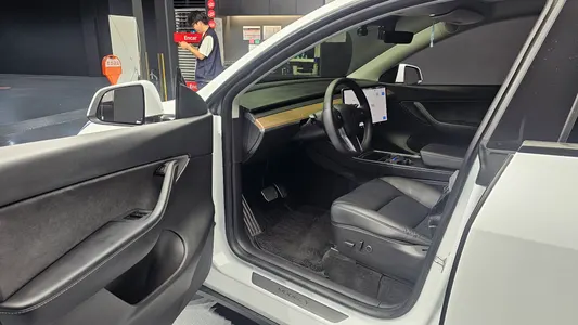 Tesla Y AWD 2021 10